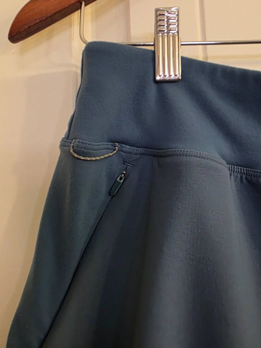 Sylvan Hybrid Hiking Joggers - Large - Picture 4 of 11